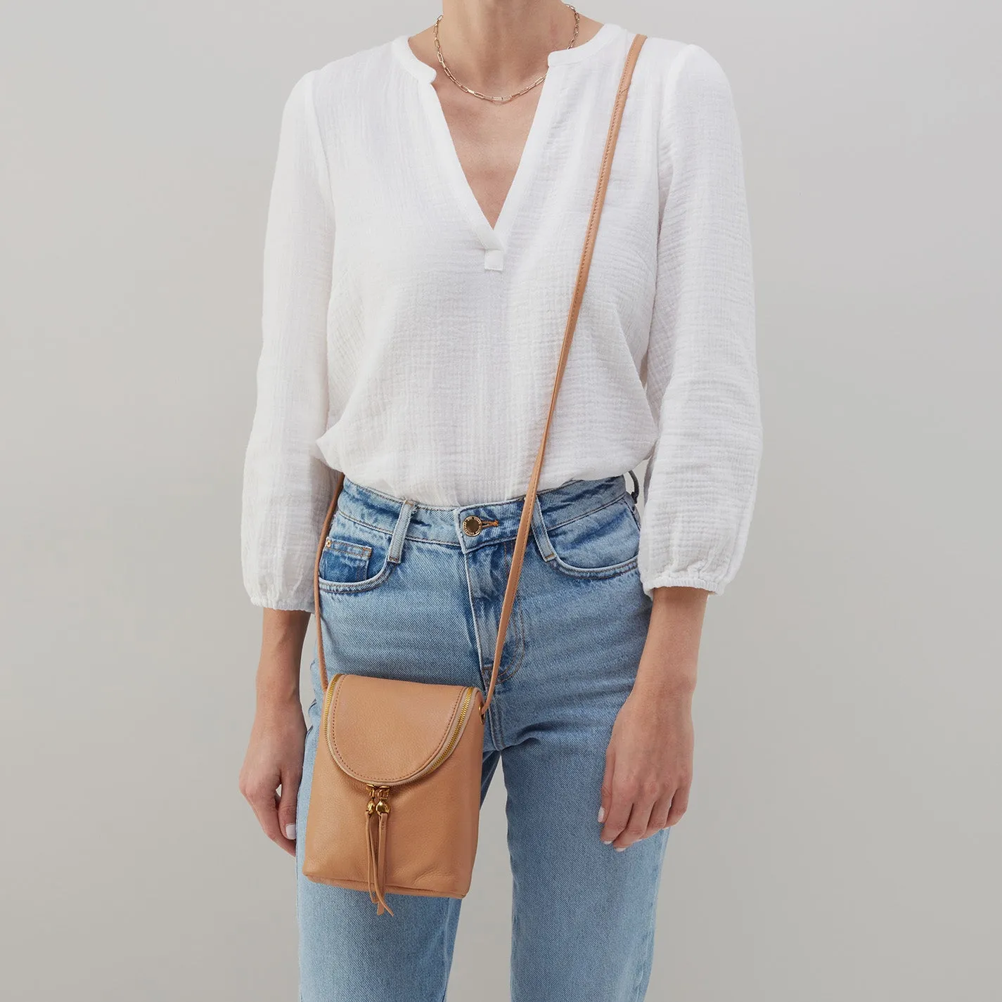 Fern Crossbody In Pebbled Leather - Sandstorm